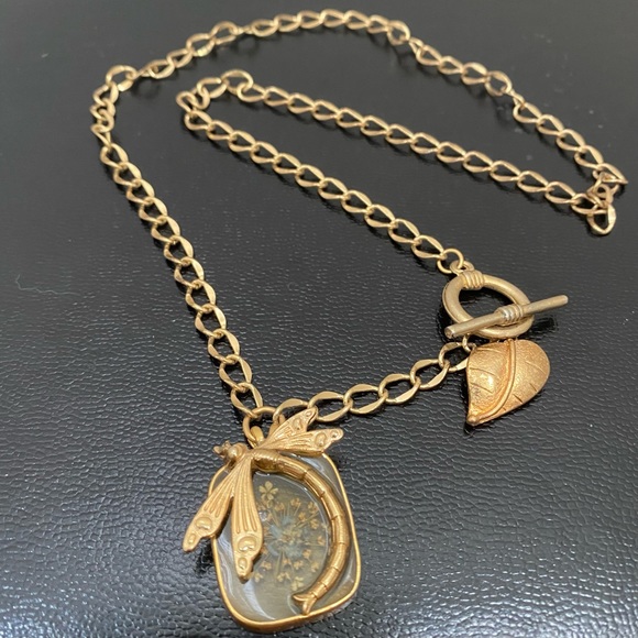 Unsigned Handmade Pressed Flower Resin Dragonfly Pendant Gold-tone Necklace - Picture 11 of 13